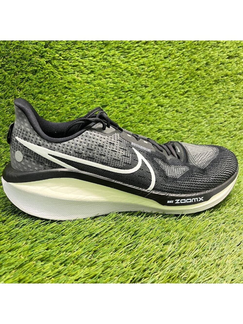 Nike Air Zoom Vomero 17 Mens Size 11.5 Black Athletic Running Shoes Sneakers